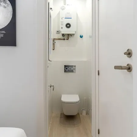 236 - Ab Poble Sec Montjuic برشلونة