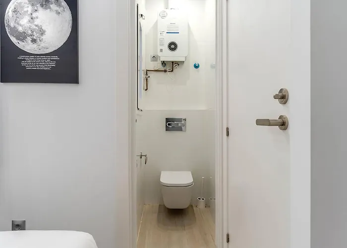 236 - Ab Poble Sec Montjuic ברצלונה