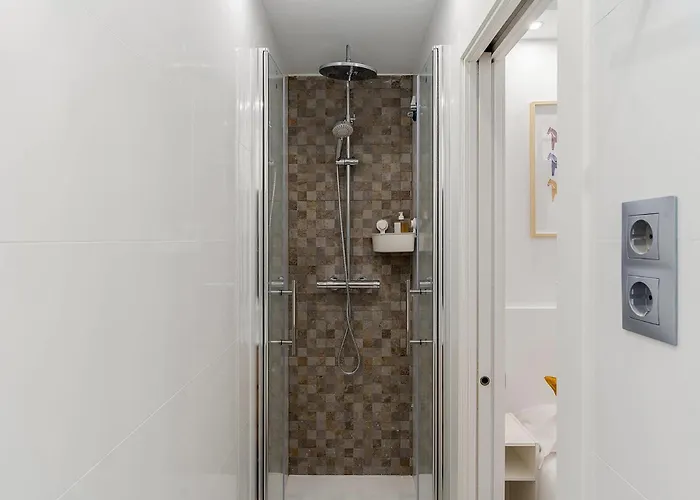 236 - Ab Poble Sec Montjuic * ברצלונה